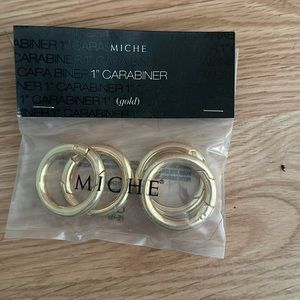 Miche gold 1” carabiner